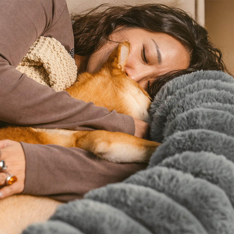 Cama para cachorro humano super grande e macia em formato de donut cremoso - Cuddle Cradle