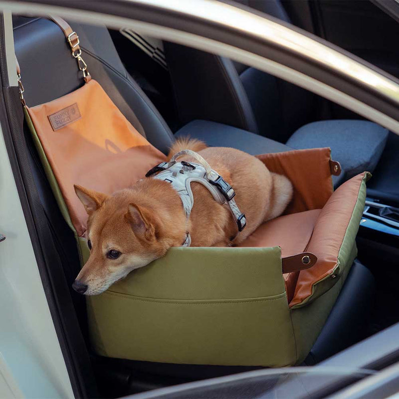 Cama elevatória para assento de carro de luxo em couro sintético elevado para cães - Viajante Urbano