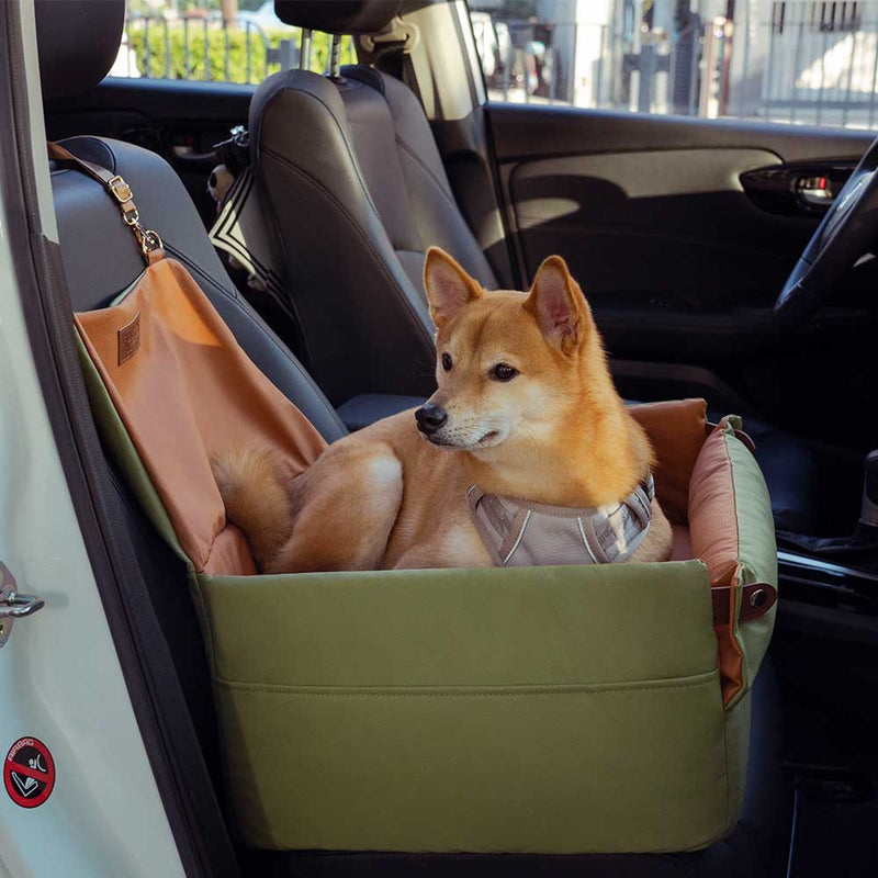 Cama elevatória para assento de carro de luxo em couro sintético elevado para cães - Viajante Urbano