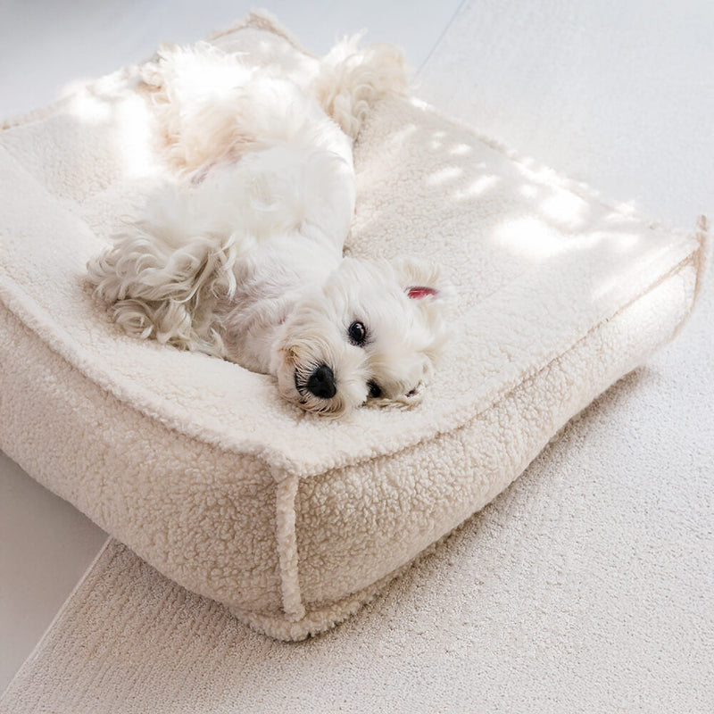 Cama para Cães e Gatos com Suporte curvo em Tecido Teddy Impermeável