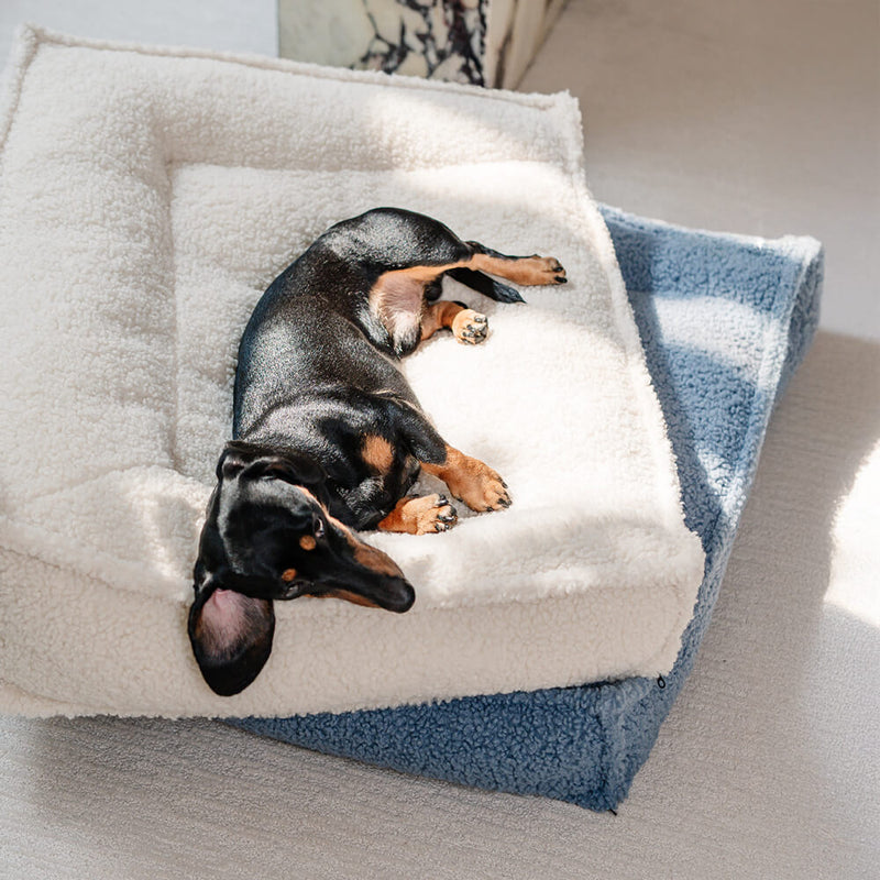 Cama para Cães e Gatos com Suporte curvo em Tecido Teddy Impermeável